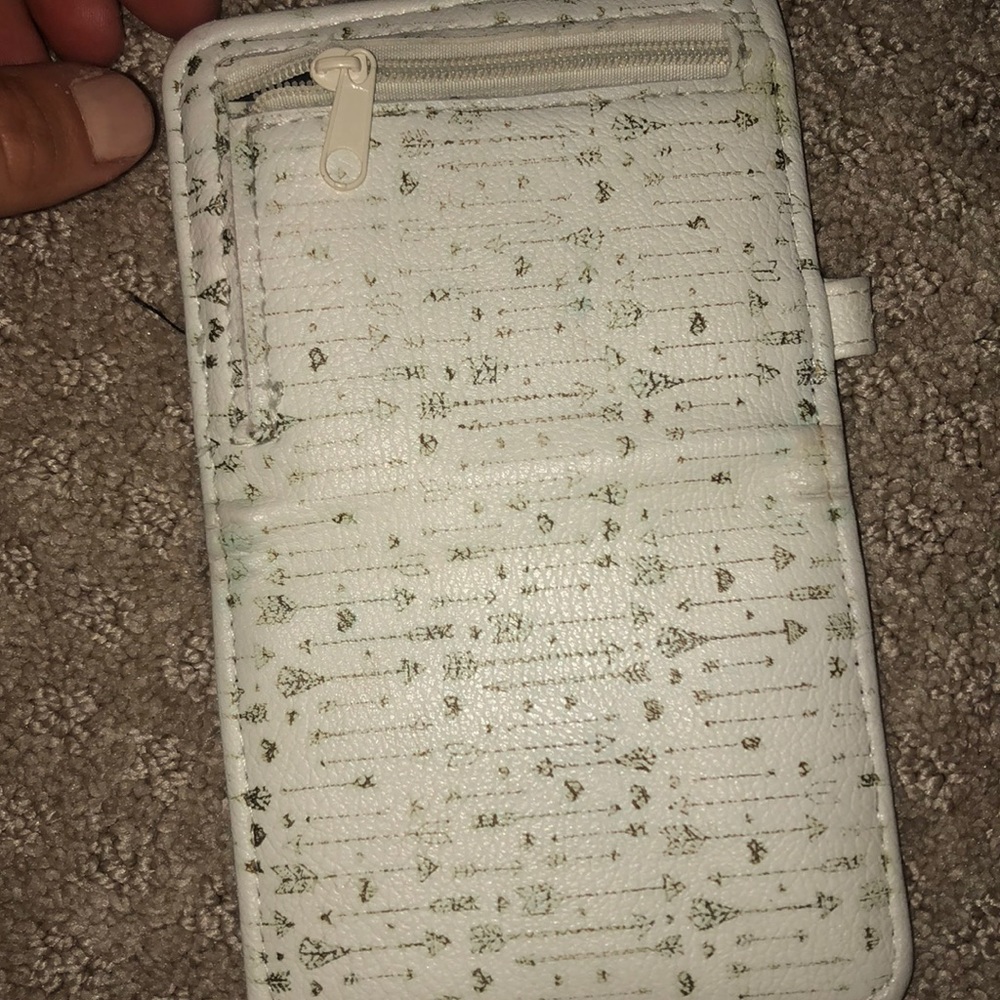Arrow Patterned Wallet - Picture 2 of 6